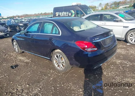 2016 Mercedes-Benz C 300 4Matic z USA, uszkodzony, nr VIN 55SWF4KB1GU097542